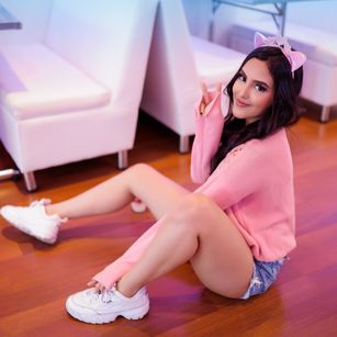 Model - Melanie Rosse vagina