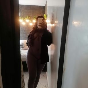 Model - Naome_palmer squirt