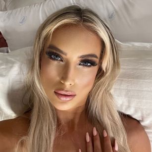 Model - Missy_matrix feet