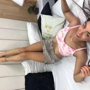 Model - SharonWill feet