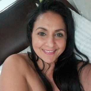 Model - Bustycharms bigboobs