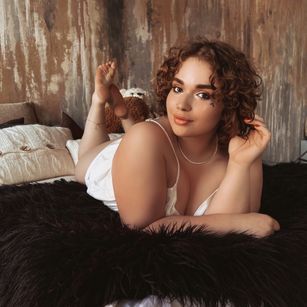 Model - Erika Collins submissive