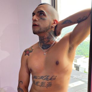 Model - aron tattos joi