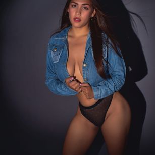 Model - MANELY submissive