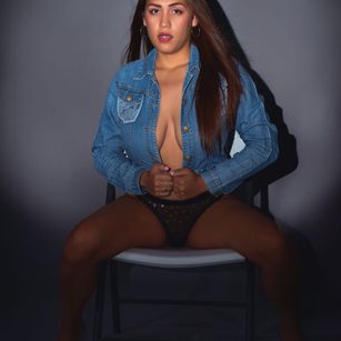 Model - MANELY masturbation