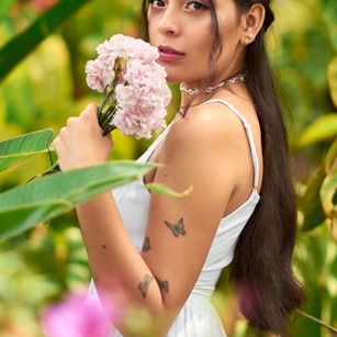 Model - Gabriela Rose shaved