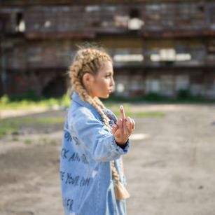 Model - DaisyDoll Hot