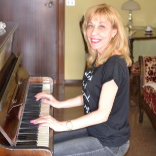 Model - NaughtySofia pantyhose