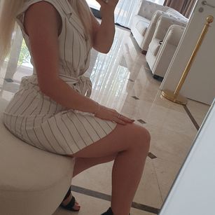 Model - DiamondRose horny