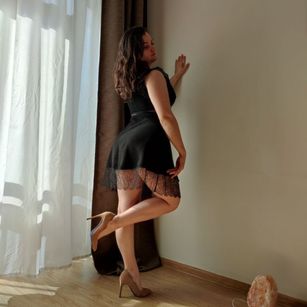 Model - Eva Cherry striptease