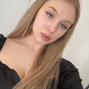 Model - Emelia Bounty bigtits