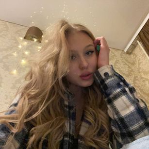 Model - Emelia Bounty toys