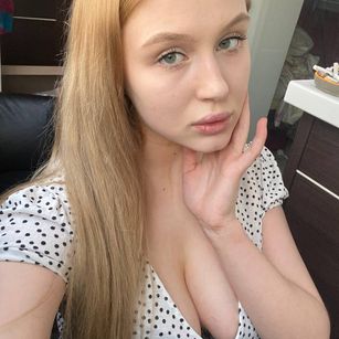 Model - Emelia Bounty young