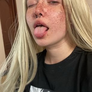 Model - santyLisa squirt