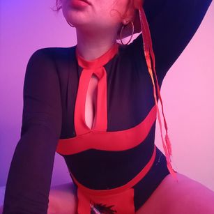 Model - Aradia squirt