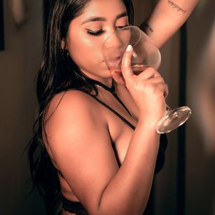 Model - Tamara Foster masturbation