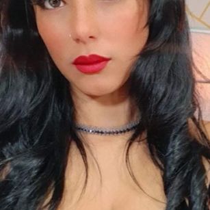 Model - KoralineJhons squirt