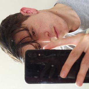 Model - Luca Dick top