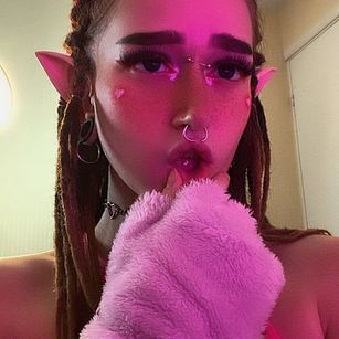 Model - Drugidiot feet