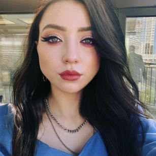 Model - Emily Nichols new