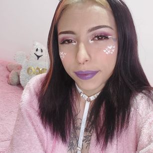 Model - Dannia hot love petite