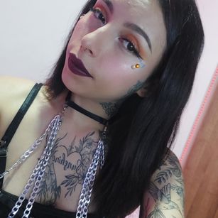 Model - Dannia hot love goth