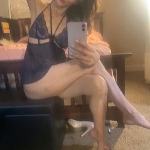 Model - Blue Eyed Bombshell deepthroat