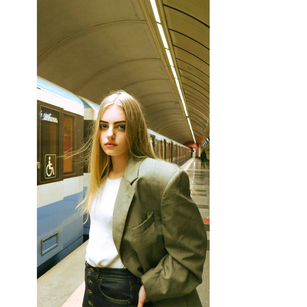 Model - ElizabethForYou blond