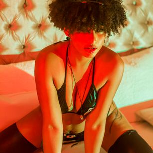 Model - Willow_hendrix slave