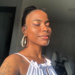 Model - beelladona conversation