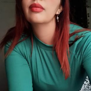 Model - Romina_Red charming