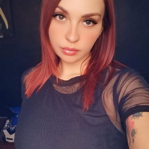 Model - Romina_Red sexy