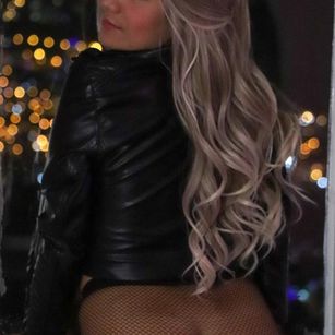 Model - luna azul mamada