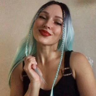 Model - Vivi schoolgirl