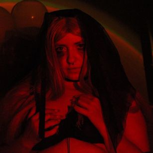 Model - santyLisa young