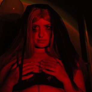 Model - santyLisa dildo