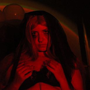 Model - santyLisa young