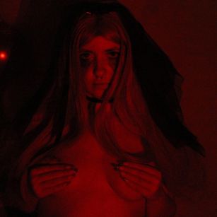 Model - santyLisa young