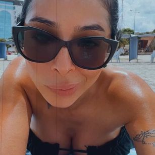 Model - Michelle dildo