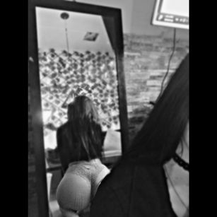 Model - Gabriela pussy