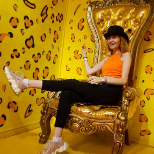 Model - Summer Scarlet footjob