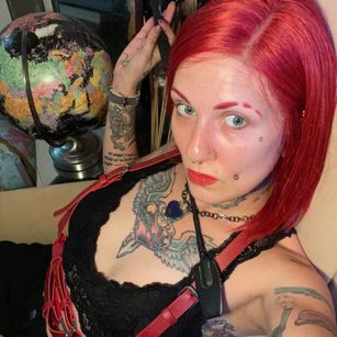 Model - Deja Delore findom