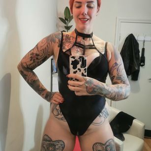 Model - MissxCharlie cei