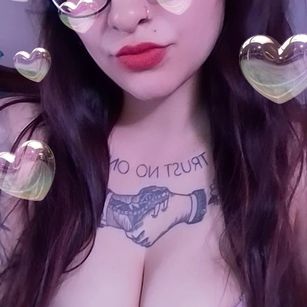 Model - Sweet Ari Busty