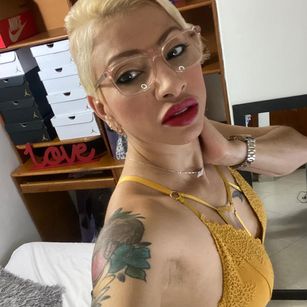 Model - Delfinlana blowjob