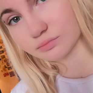 Model - Alice White Bunny oil