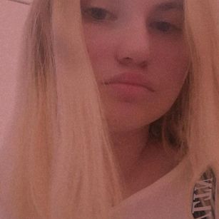 Model - Alice White Bunny handjob