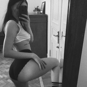 Model - Eliza Roman young