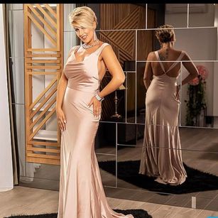 Model - inanna ishtar bigboobs