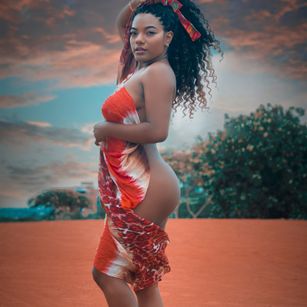 Model - AbigailShall striptease